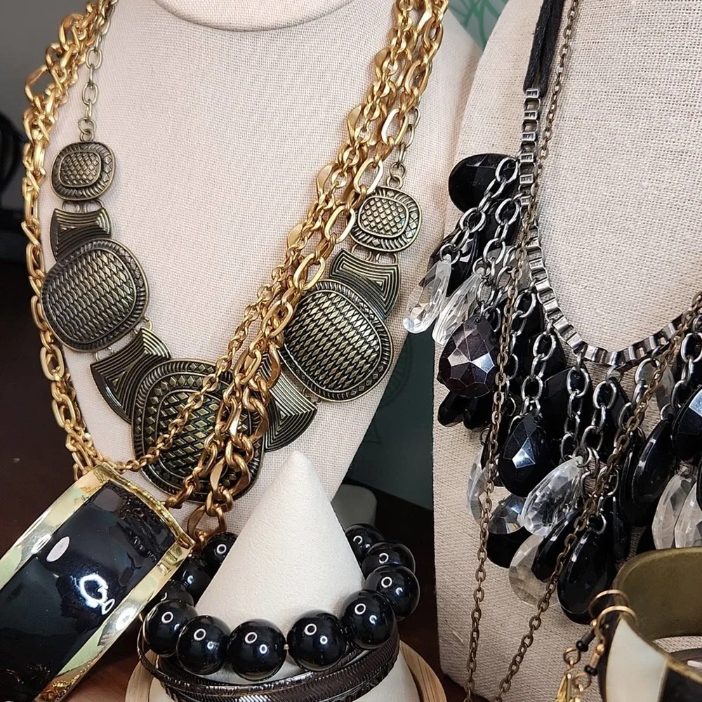 ****SOLD****Jewelry Lot 64. Vintage to Modern - Picture 4 of 16